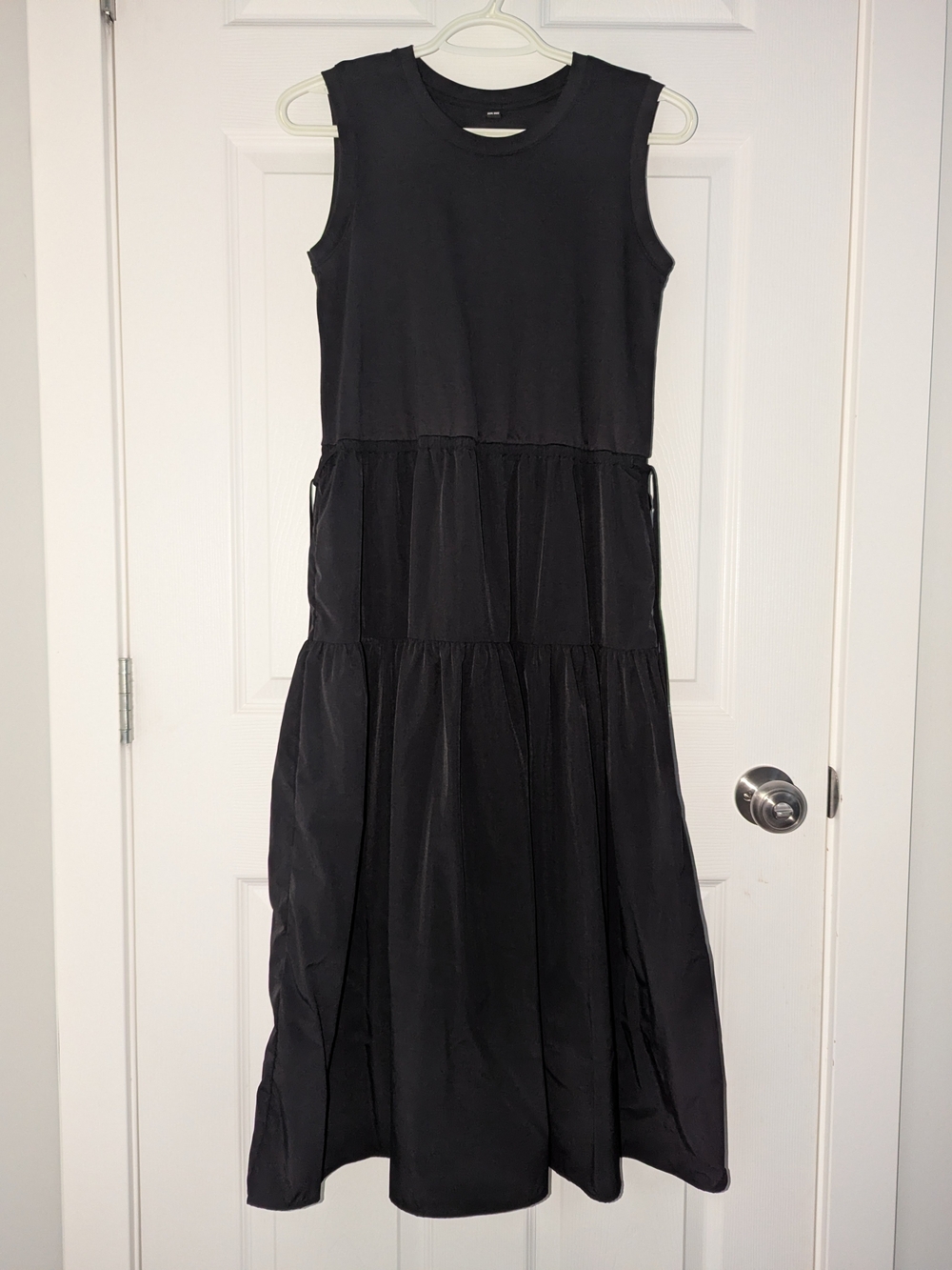 Uniqlo Black Sleeveless Tiered Maxi Dress